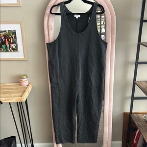 Colsie Gray Sleeveless Jumpsuit with Scoop Neckline